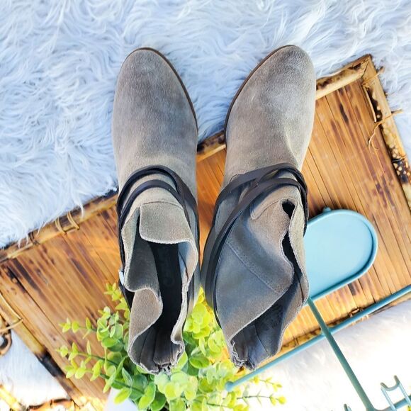 Carlos Santana Tan Suede leather Strapy Detail Ankle Boots. - Picture 15 of 15